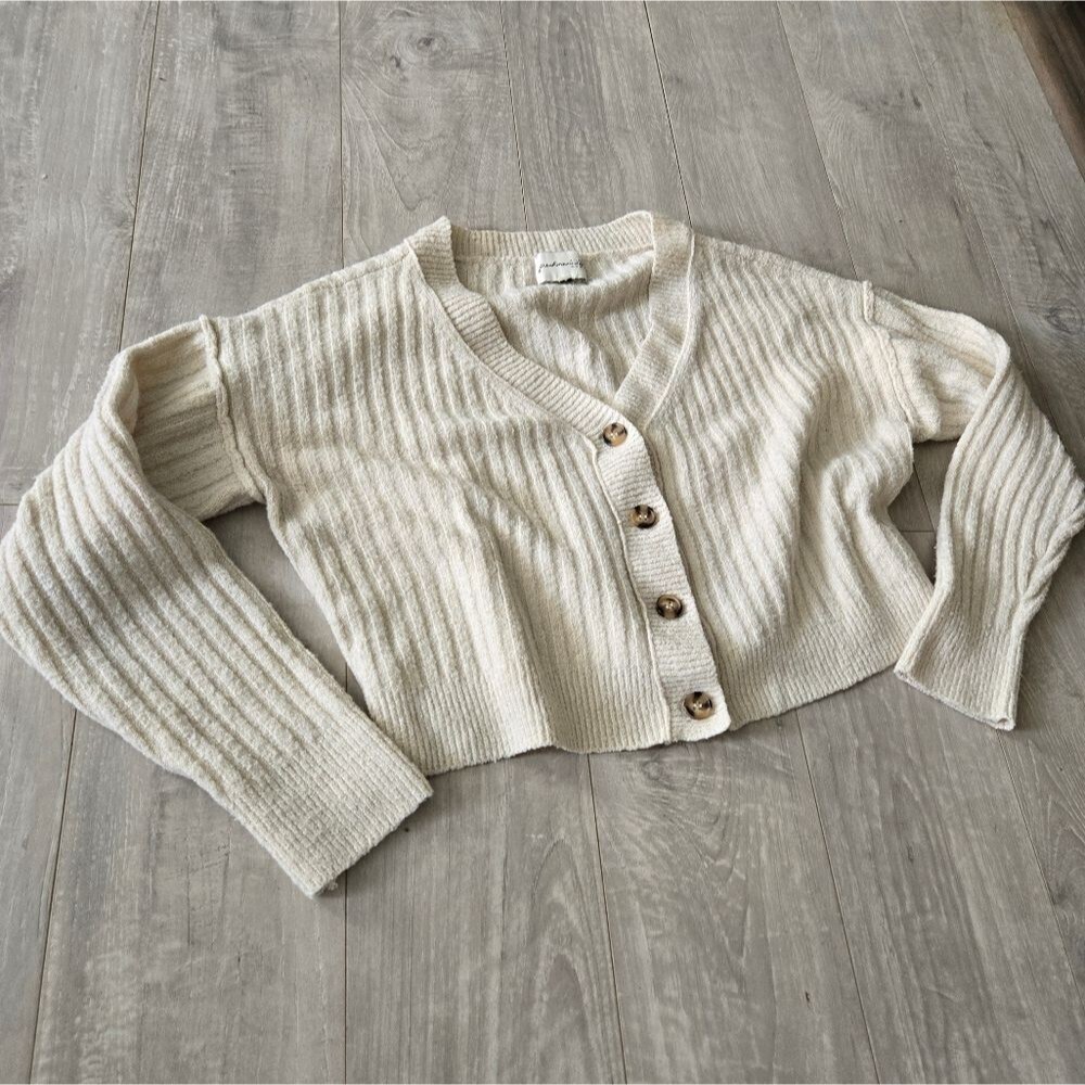 Women’s Cream Button Front Cropped Cardigan Sweater Top Preppy Soft Crop Size - Picture 4 of 10